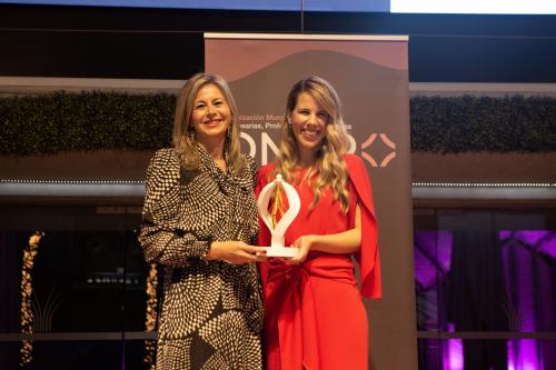Ester Cerdán, CEO Y co-fundadora de Laura Bernal premiada en la gala Top 100 Mujeres Líderes